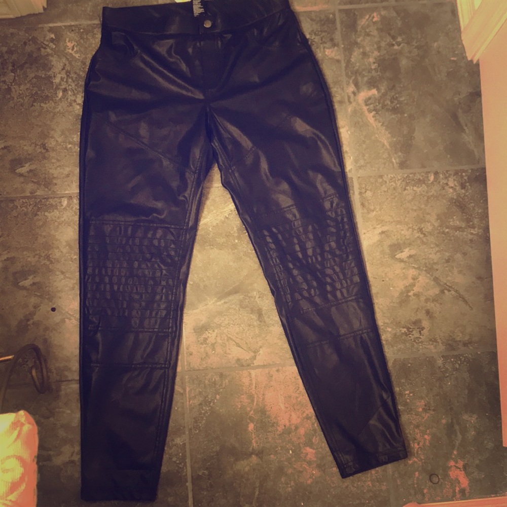 Like new! Pleather HUE leggings